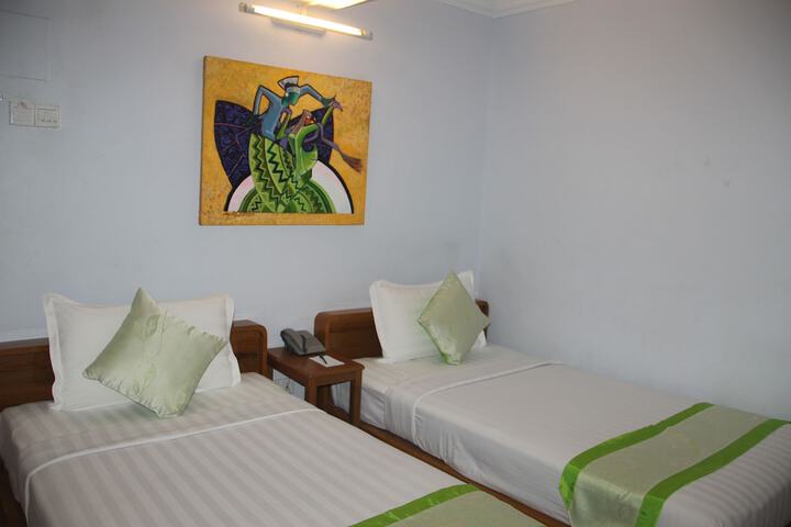 Room 12 of 39
