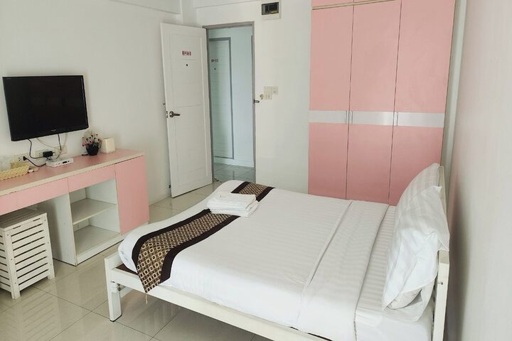 Room 15 of 38