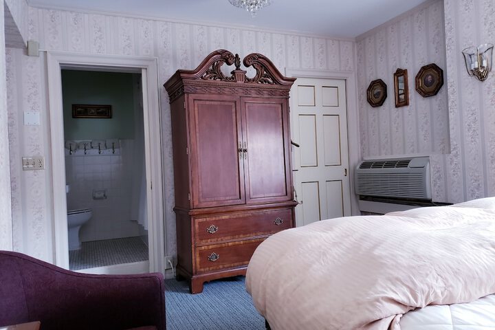 Room 53 of 206