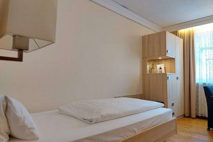 Room 19 of 76