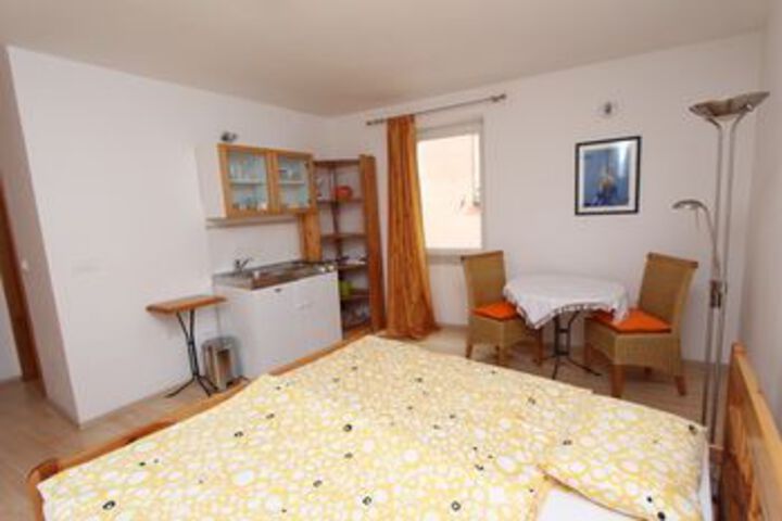 Room 12 of 42