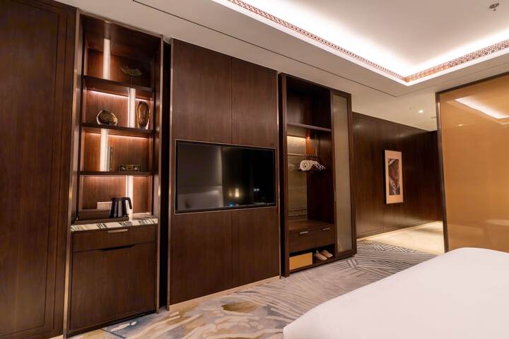 Room 3 of 69