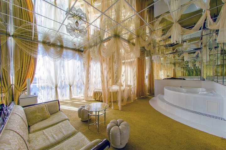 Room 4 of 52