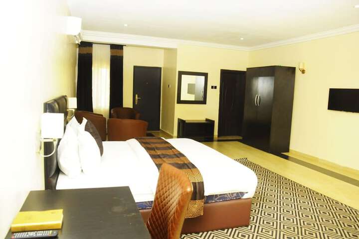 Room 16 of 93