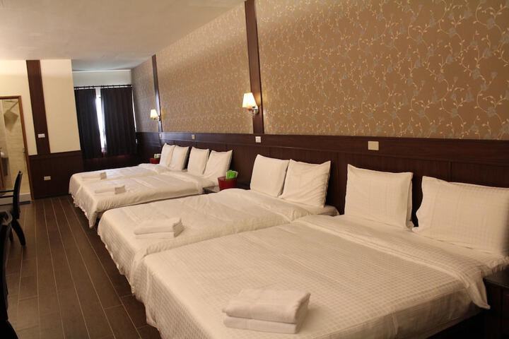Room 20 of 33