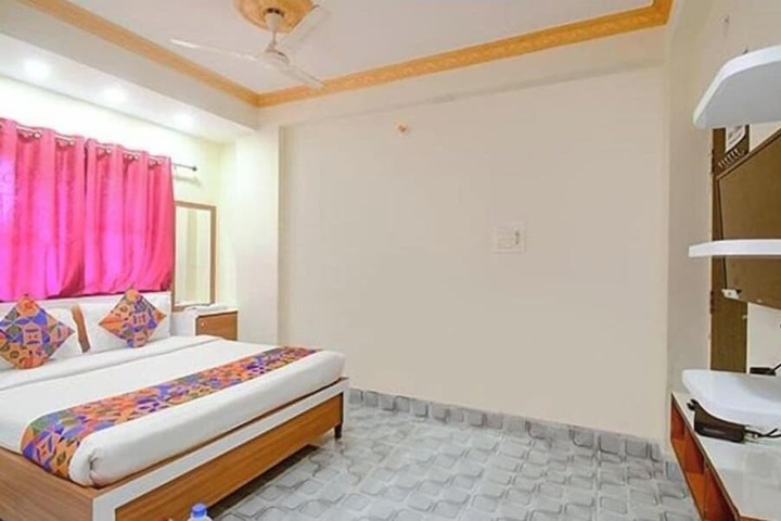 Room 11 of 21