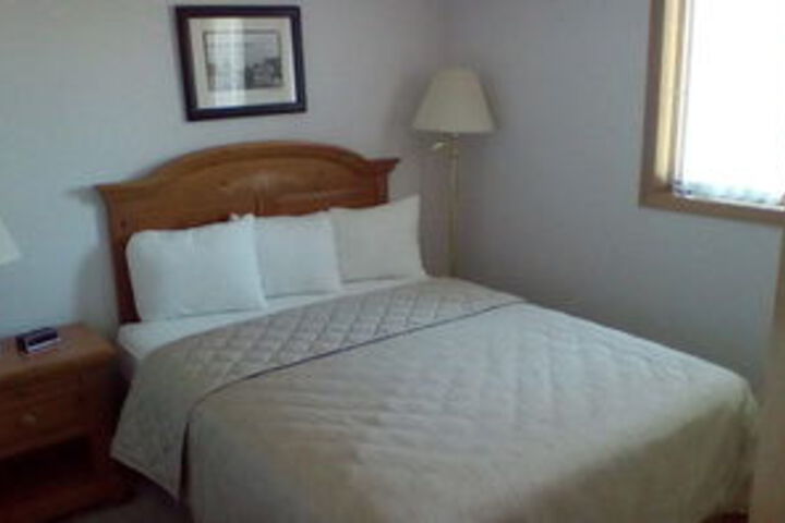 Room 9 of 16