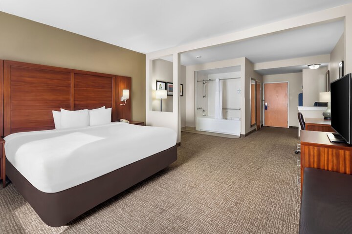 1 King Bed (6 of 13)
