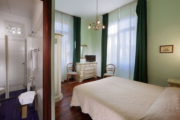 Room 44 of 63