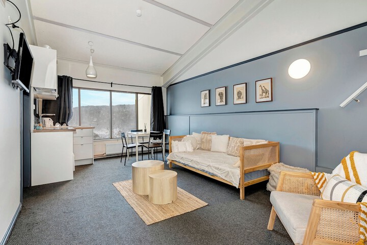 Room 33 of 63