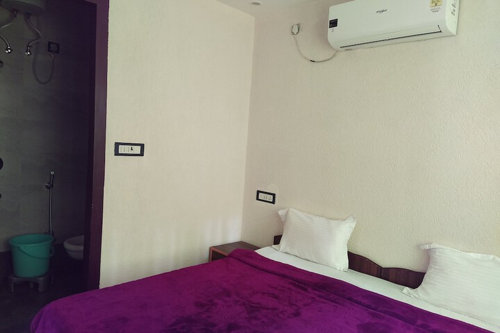 Room 8 of 34