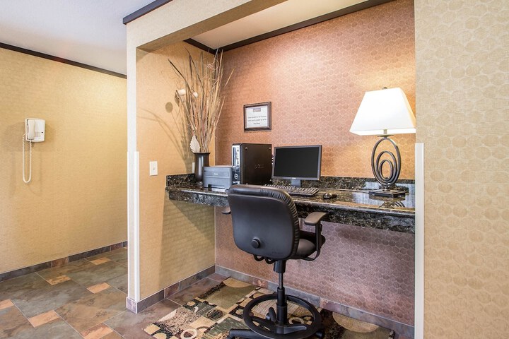 Business Center 30 of 32