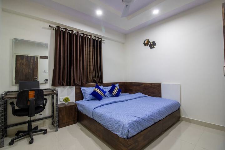 Room 4 of 10