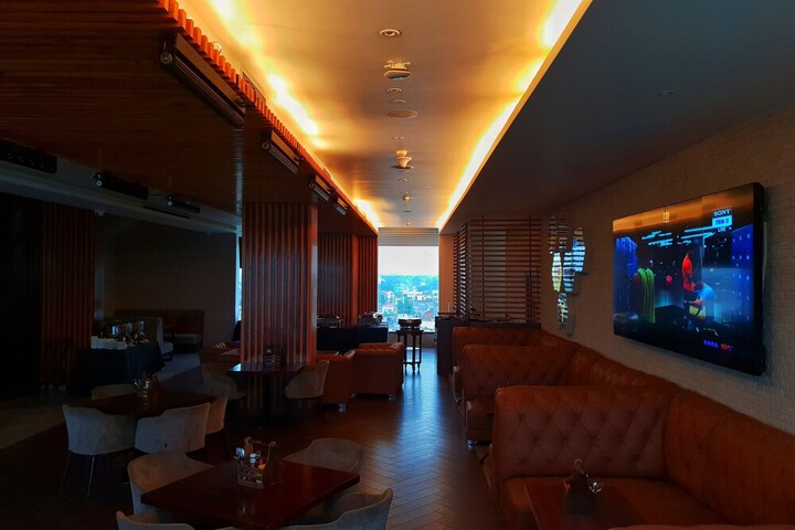 Lounge 46 of 61