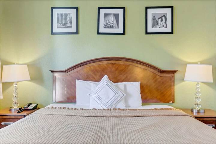 1 King Bed (7 of 7)