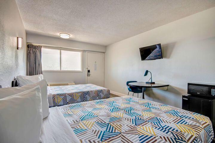 2 Double Beds (9 of 20)