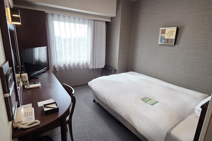 Room 10 of 25