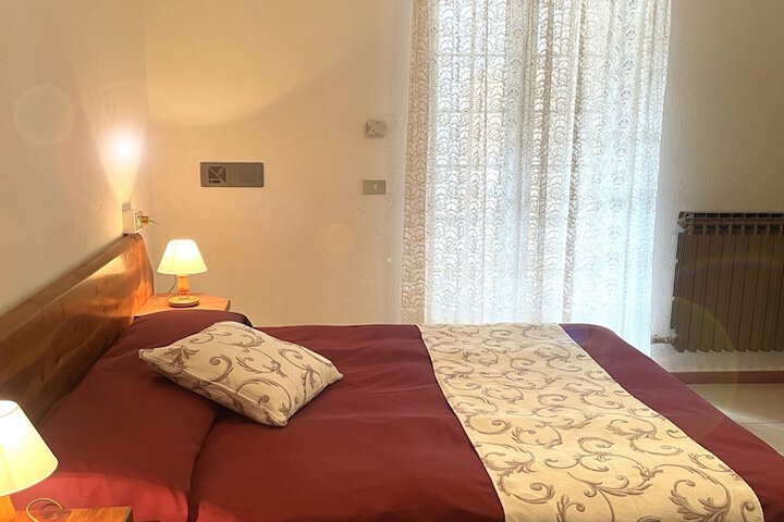 Room 4 of 28