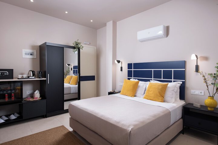Room 32 of 67