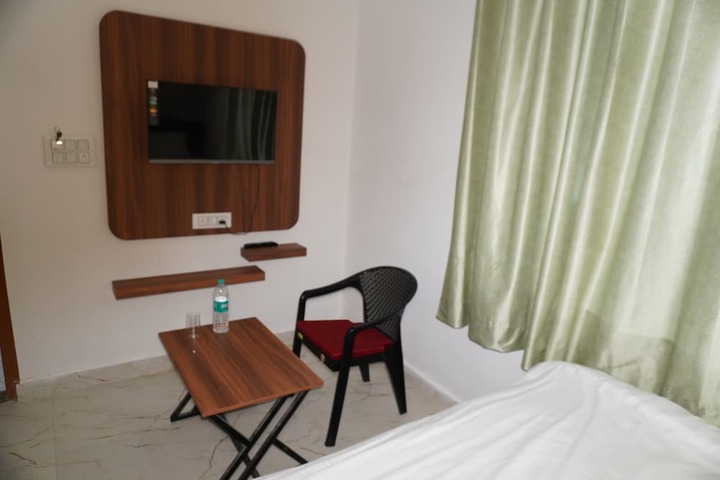 Room 2 of 34