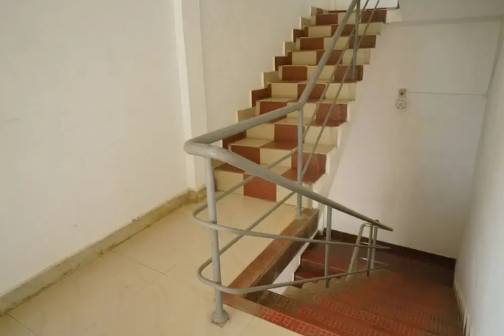 Room 10 of 14