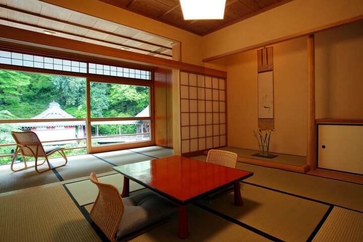 Room 12 of 78