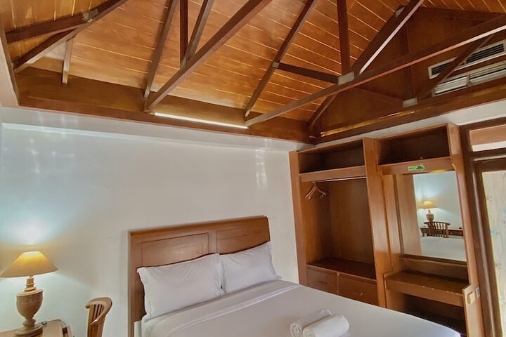 Room 18 of 107