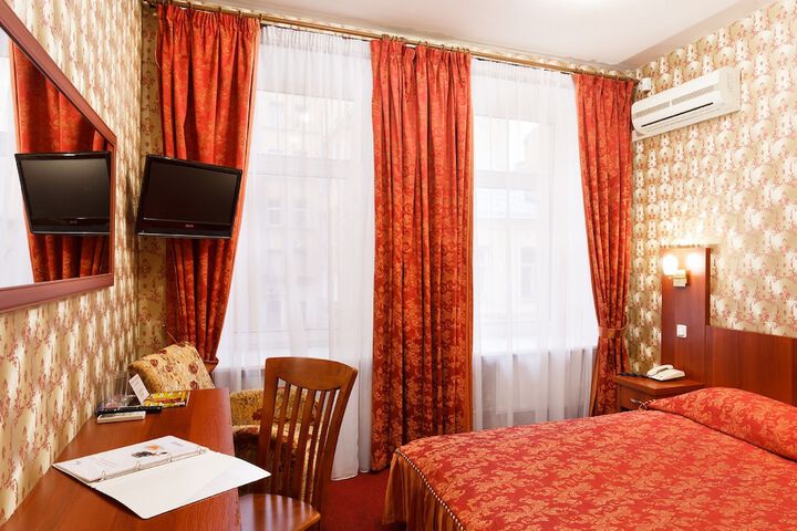 Room 18 of 114