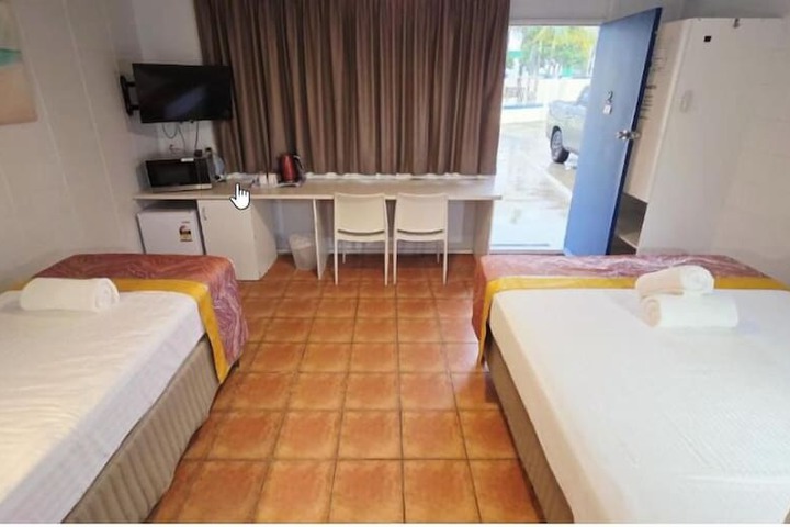 Room 9 of 28