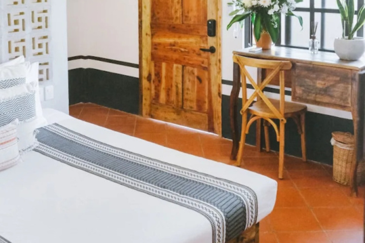 Room 8 of 12