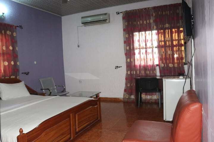 Room 9 of 13