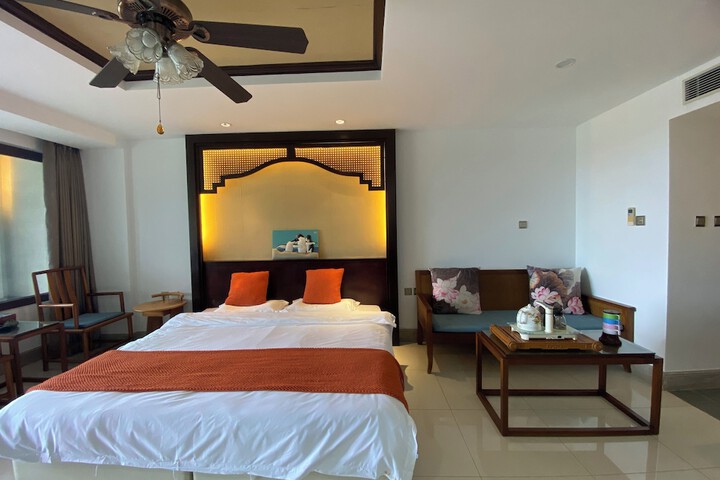 Room 42 of 178