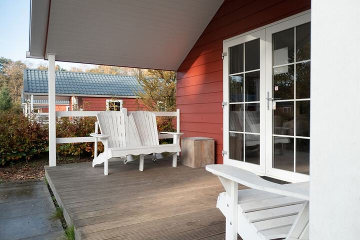 Comfortable Chalet Near Park De Veluwe in Otterlo