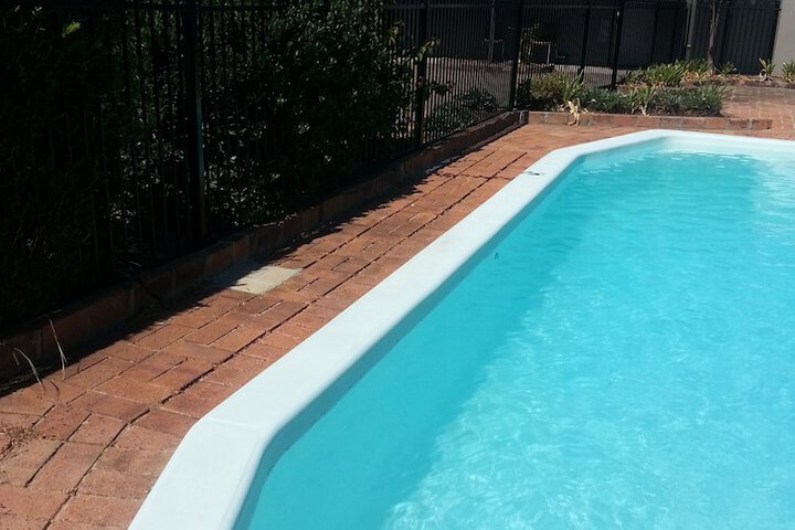 Pool 25 of 32