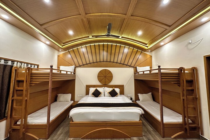 Room 4 of 71