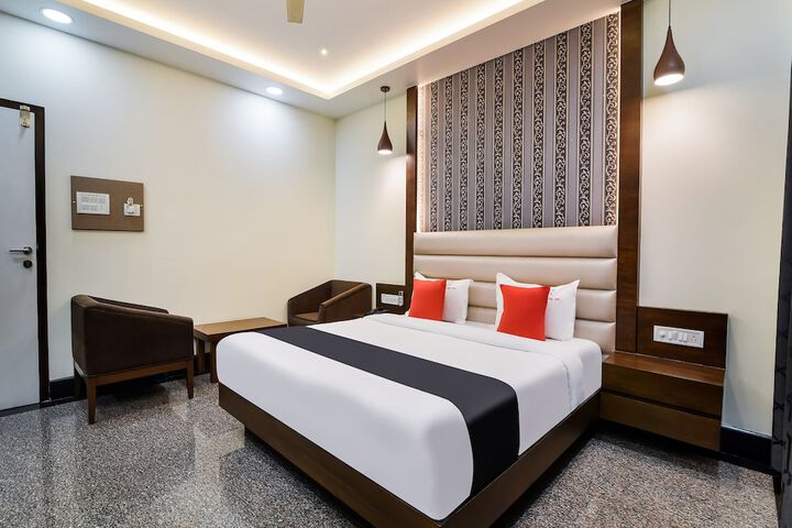 Room 6 of 18