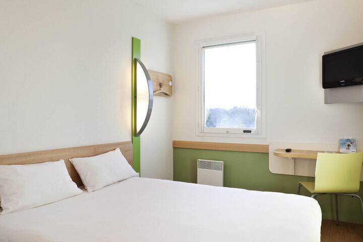 Room 7 of 28