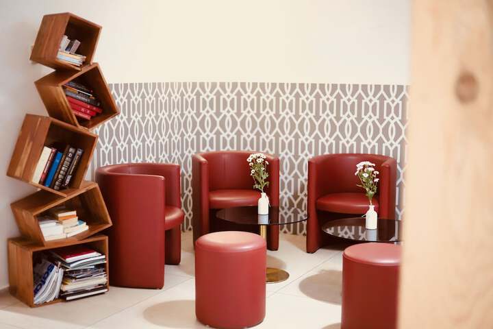 Lounge 66 of 74