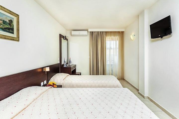 Room 8 of 48