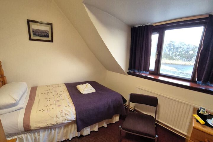 Room 17 of 33