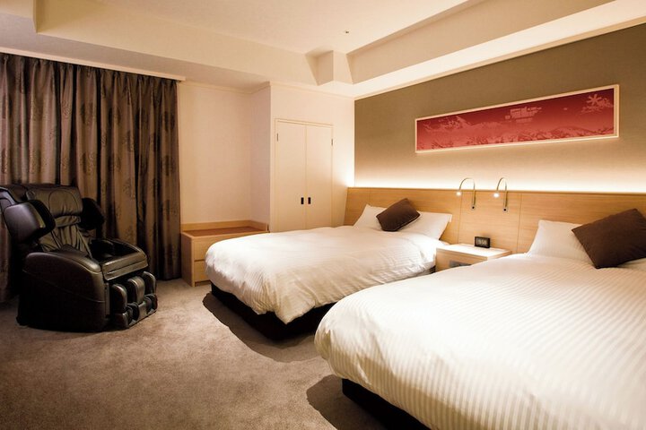 Room 25 of 122