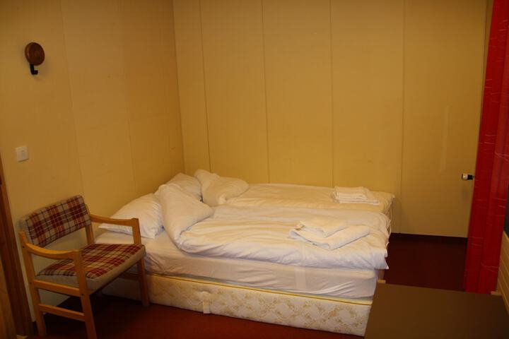 Room 16 of 65