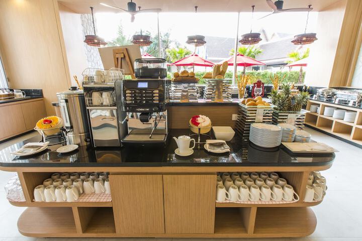 Breakfast/Coffee Service 154 of 220