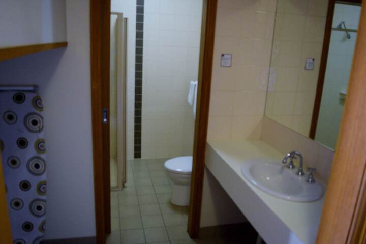 Room 32 of 43