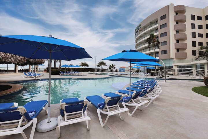 Hotel Pool