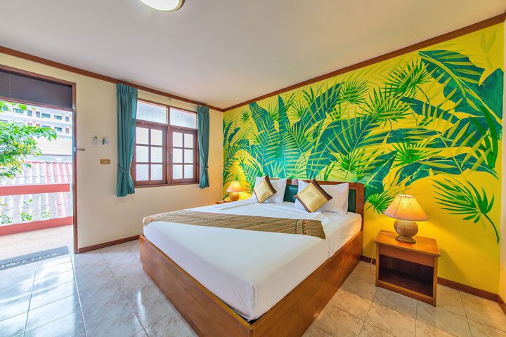 Room 6 of 30