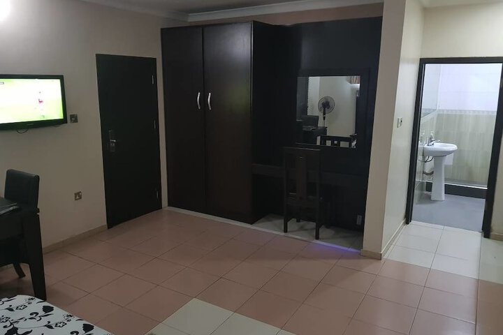 Room 7 of 27