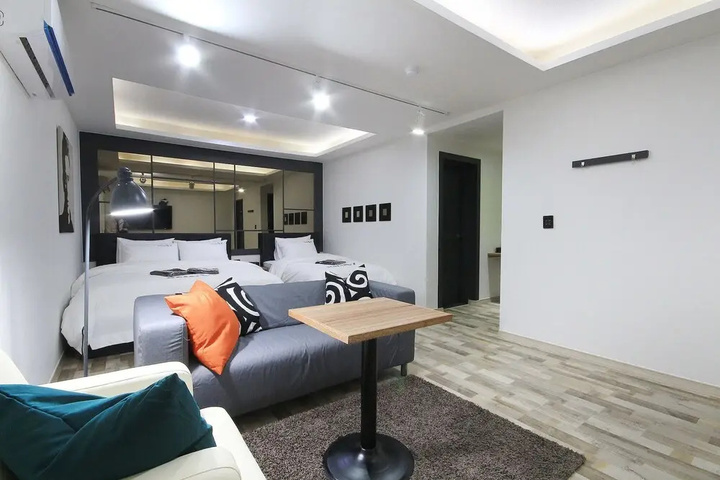 Room 2 of 11