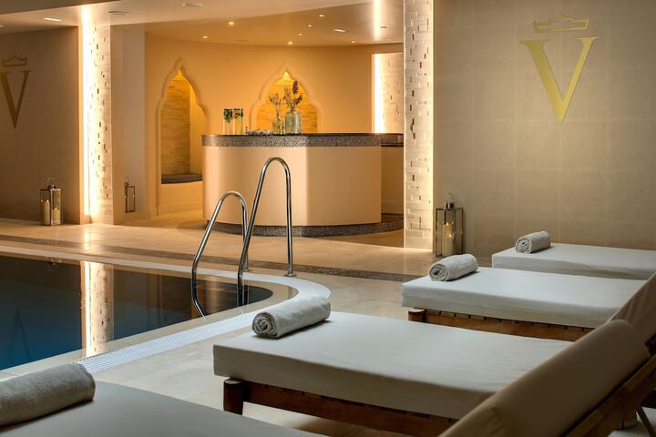 Pool Hotel