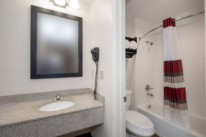 ADA Deluxe Queen with Roll in Shower (5 of 41)